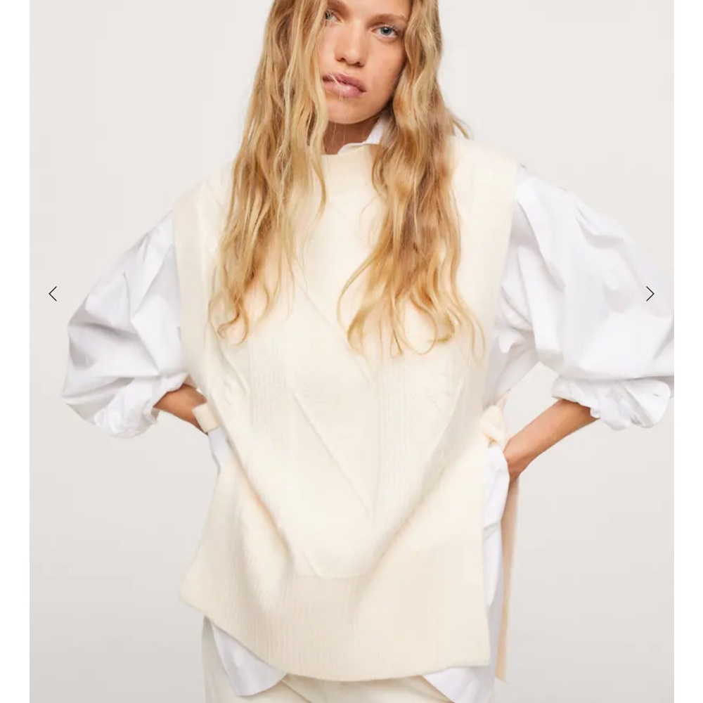 Mango vest with side opening